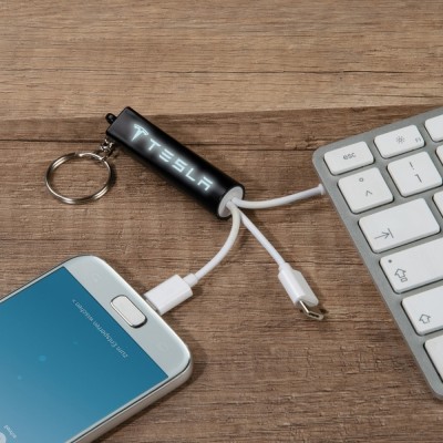 Brelok z przejściówkami do ładowania podświetlany LANA